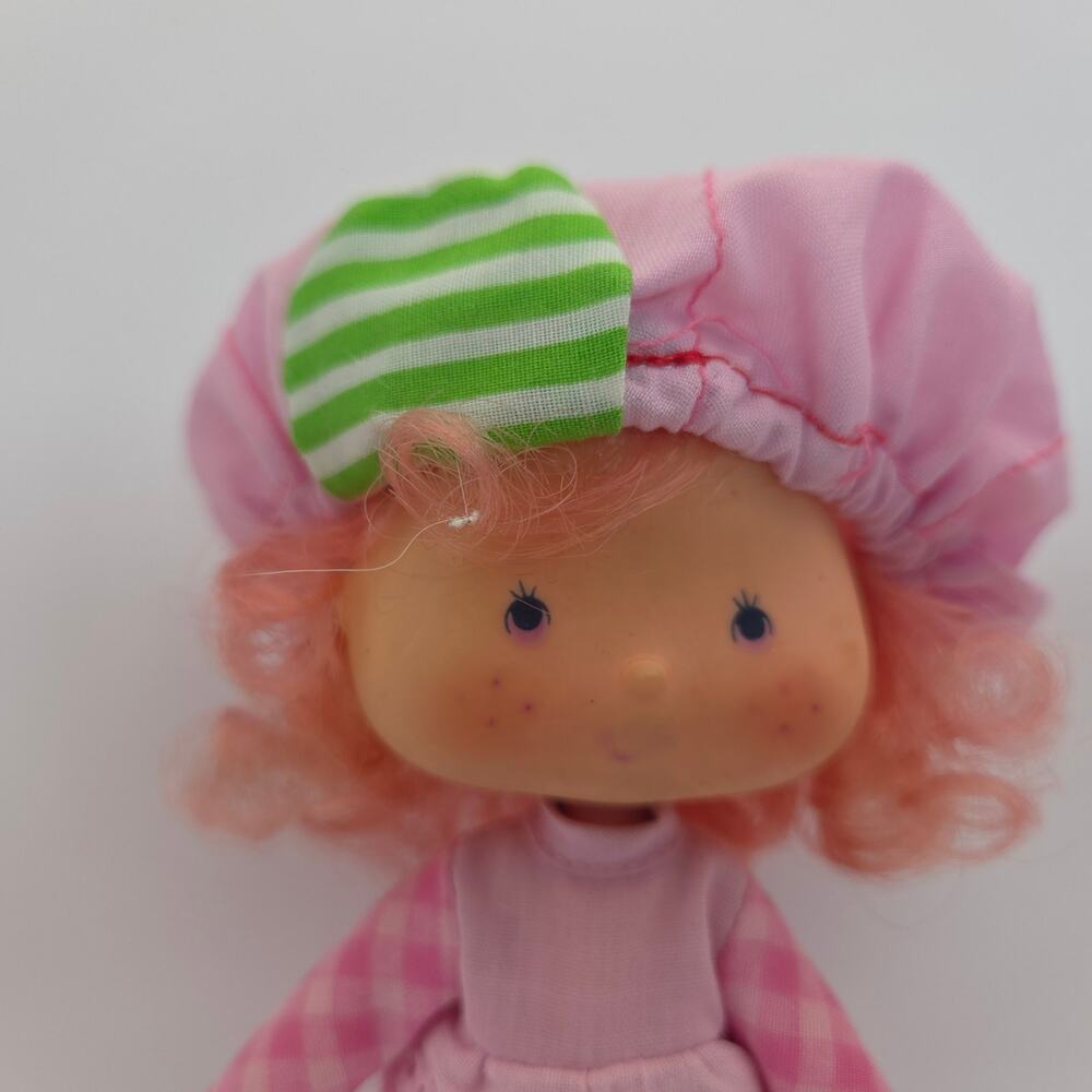 Vintage 1980 Strawberry Shortcake Raspberry Tart Doll with Full Outfit Hat Shoes - Picture 2 of 4